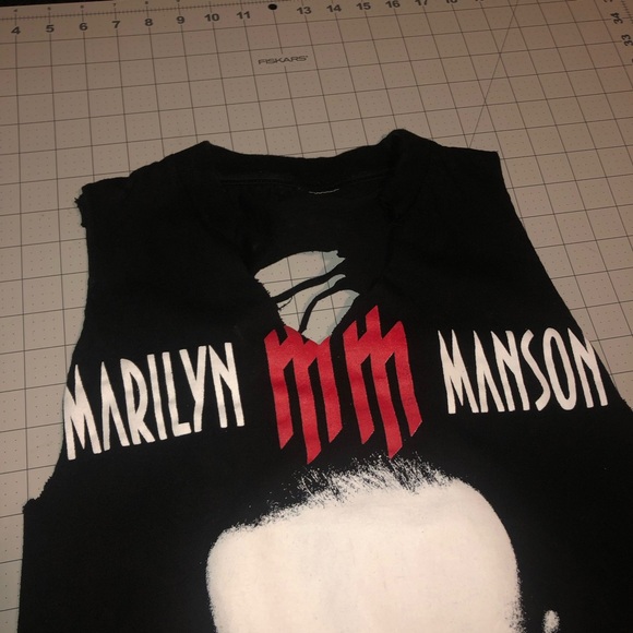 Marilyn Manson (band). Women’s Distressed Shirt. Size small. Black color. - Picture 3 of 10